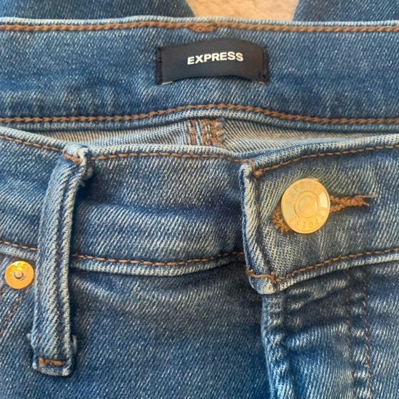 Express Medium Wash Raw Hem Straight Leg Jeans Distressed Denim Women’s Size 10R - Picture 3 of 5